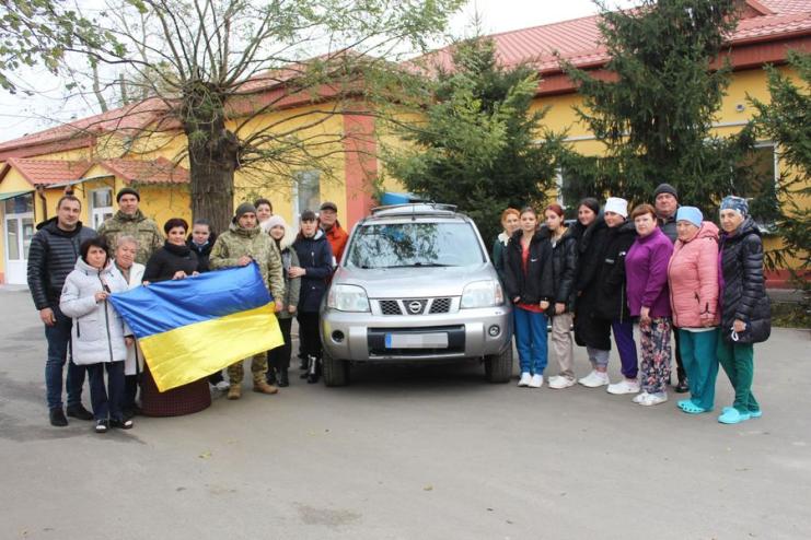 Друга за тиждень, тринадцята за час повномасштабного вторгнення: лікарня на Одещині передала чергову автівку на фронт