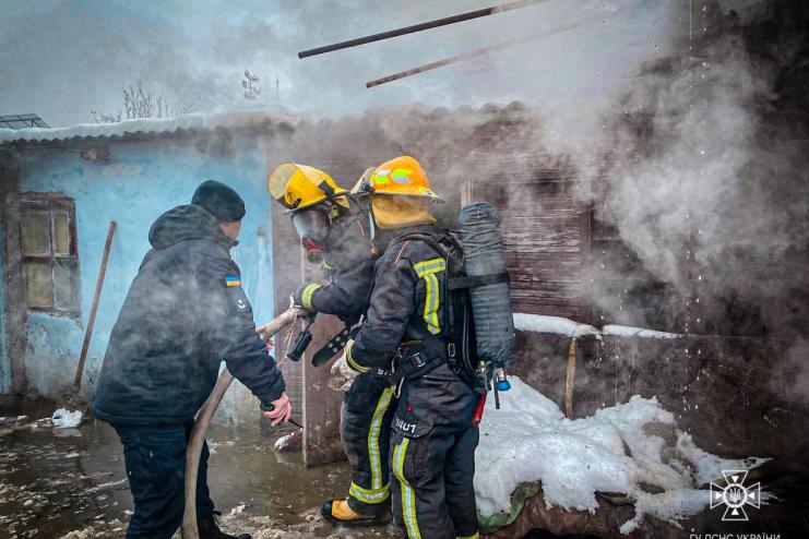 На Одещині врятували двох немовлят під час пожежі