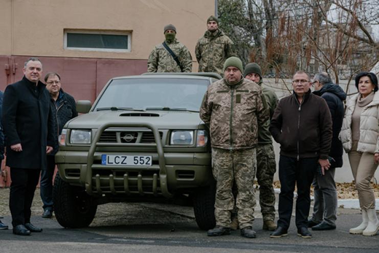 В Одесі судді передали автомобіль ЗСУ та закликають інших колег долучитися до флешмобу «Авто від суддів для ЗСУ».