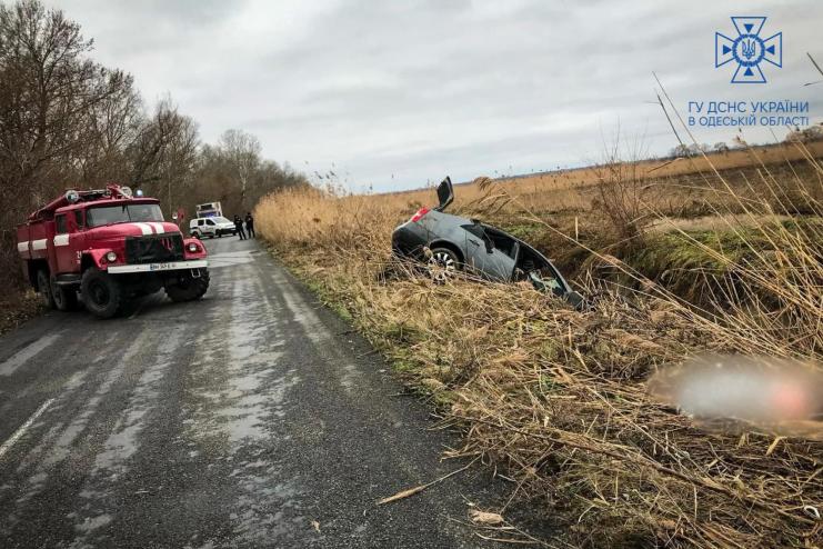 На Ізмаїльщині з каналу витягли авто з двома трупами