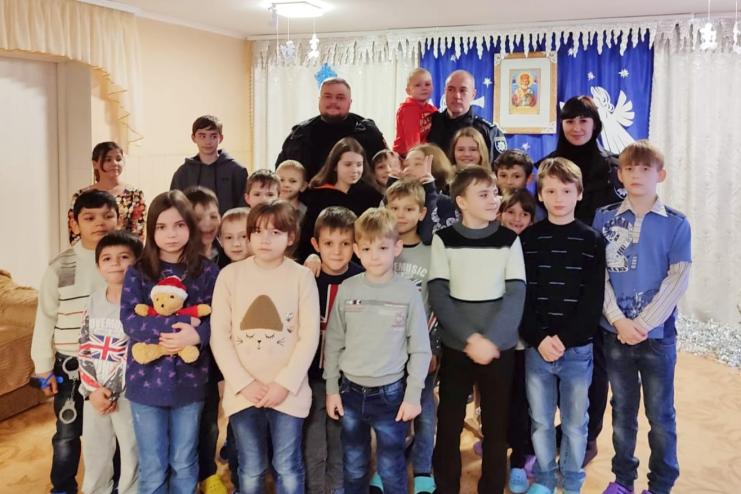 Поліцейські Тарутинщини привітали зі Святим Миколаєм вихованців дитячого притулку