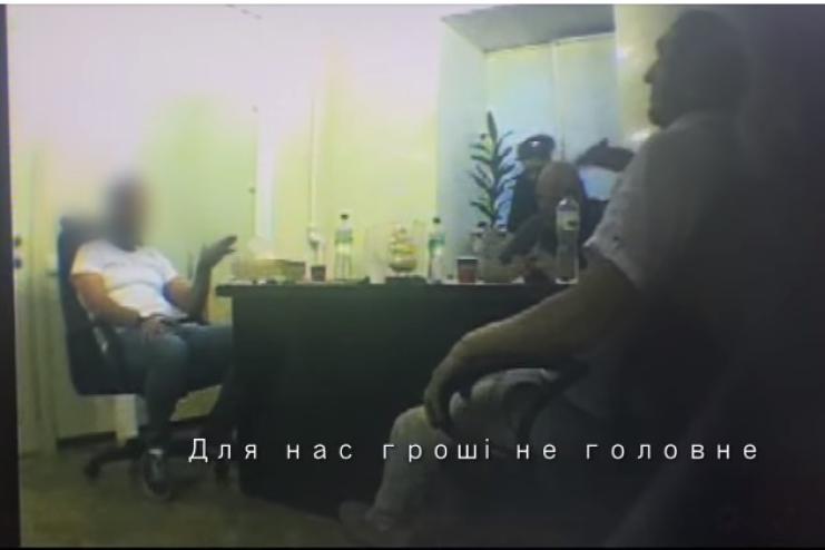 Ексрозвідник обіцяв «порєшать» за 100 тисяч $ щодо арештованої на Одеській митниці партії цигарок… але не склалося