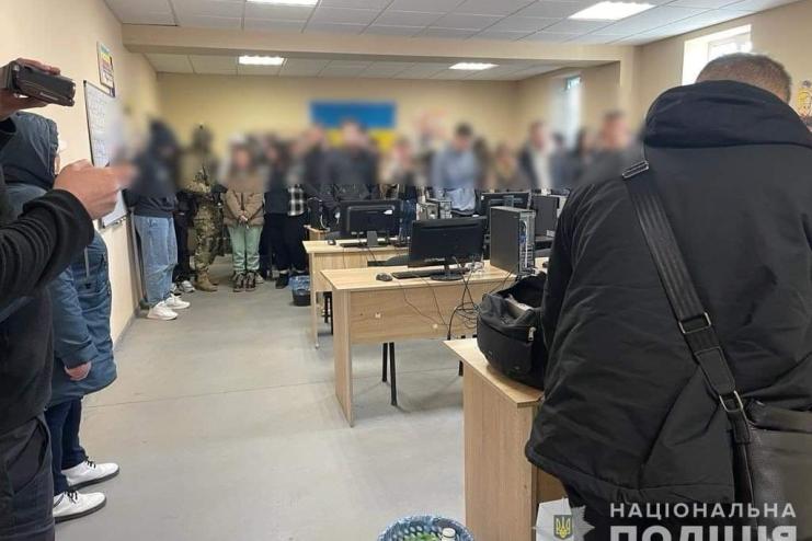 Нацполіція ліквідувала масштабну мережу шахрайських кол-центрів з мільярдними оборотами