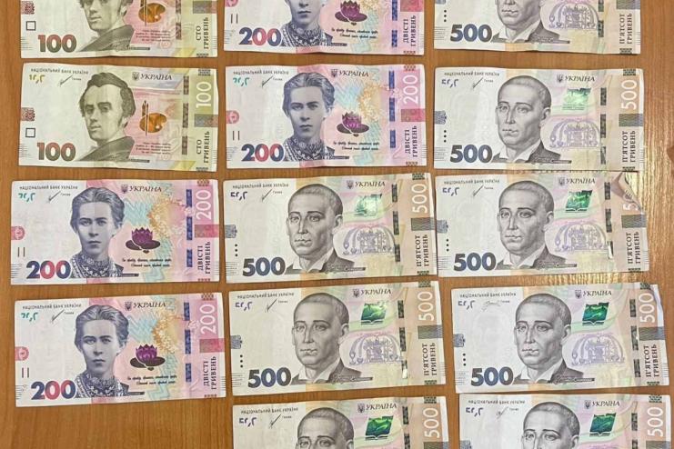 В Одесі чоловік пограбував жительку Херсонщини біля банкомату
