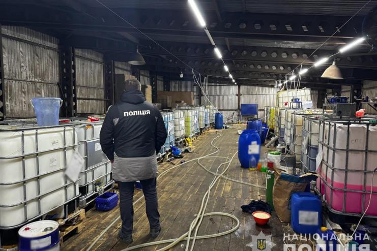 На Одещині поліція ліквідувала масштабне підпільне виробництво продукції світових брендів