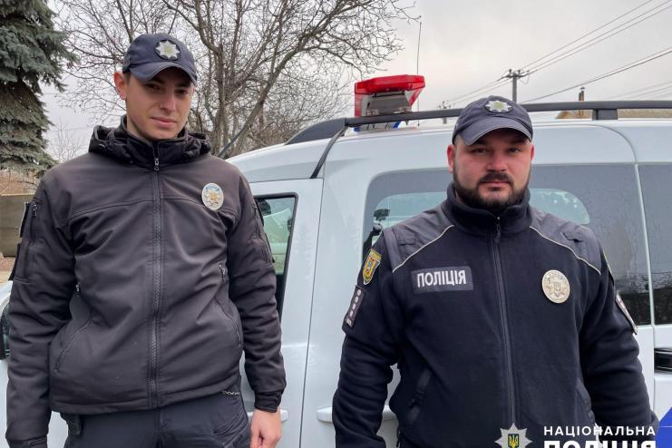 На Одещині під час руху загорівся автомобіль: водію допомогли поліцейські