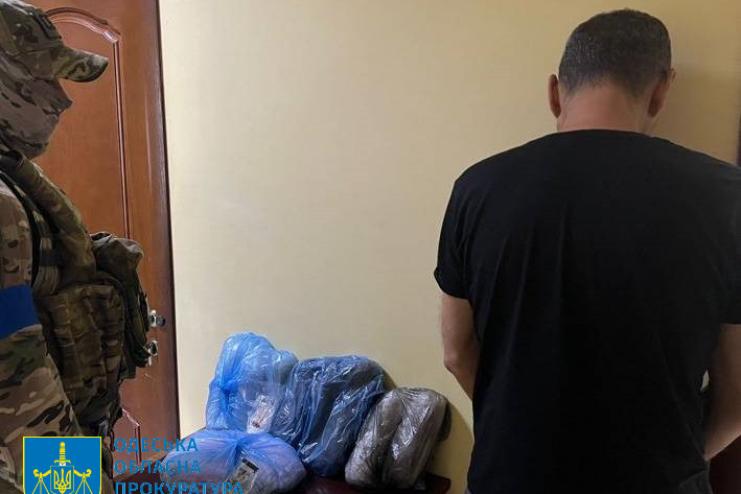 Хотів вивезти закордон наркотики під обшивкою дверей авто: на Одещині  судитимуть іноземця