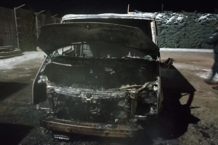 На Ізмаїльщині згоріли два авто через замикання