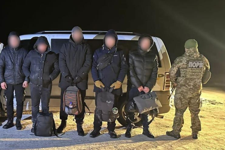 На Одещині переслідуванням довелось зупиняти порушників, які прямували до сусідньої країни