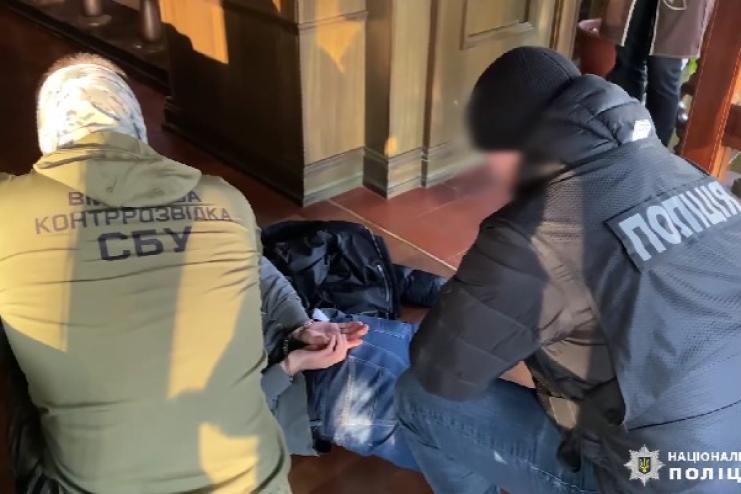 10 тисяч доларів за непридатність до військової служби: в Одесі заробляли на чоловіках, охочих покинути країну