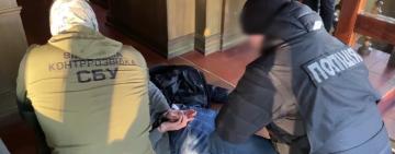 10 тисяч доларів за непридатність до військової служби: в Одесі заробляли на чоловіках, охочих покинути країну