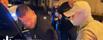 На Одещині правоохоронець за гроші «відмазував» шахрая – ДБР