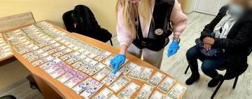 Жіночка з Болградського району запропонувала поліцейському хабар, щоб відкупитись від скоєних злочинів