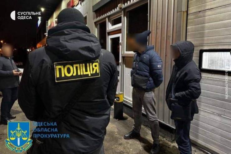 Обіцяли працевлаштування до прокуратури за 35 тисяч доларів: в Одесі на хабарі викрили  чергового посадовця-шахрая
