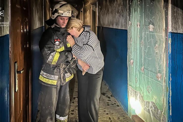 На Одещині горів гуртожиток: пожежникам вдалось врятувати дитину