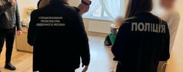 На Одещині чоловік у змові зі співробітником ТЦК торгував «білими квитками» по 8 000 доларів