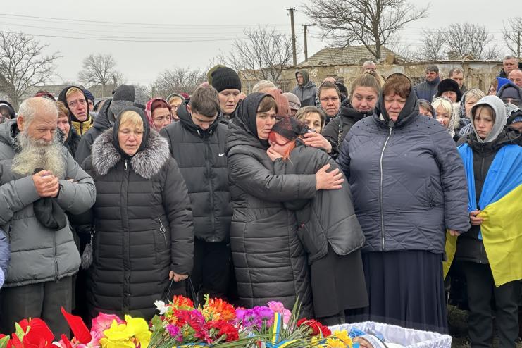 Одружився лише місяць тому: на Одещині провели в останню путь 22-річного Владіслава Шестова