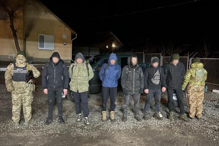 Заплатили по 80 тис грн за інтернет-навігацію: на Одещині затримали чоловіків, які хотіли незаконно перетнути кордон (відео)
