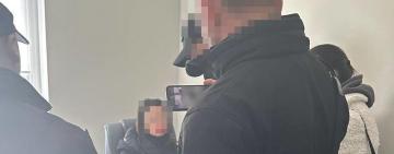 Посадовиця митного посту на Одещині встановила «тариф» на безперешкодне розмитнення автівок