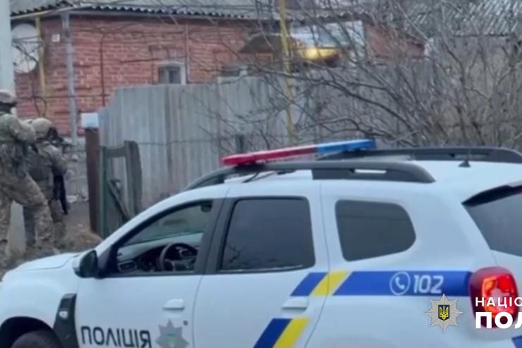 Мешканець Одещини підірвав гранату під біля дверей знайомого: поліція провела спецоперацію із затримання правопорушника