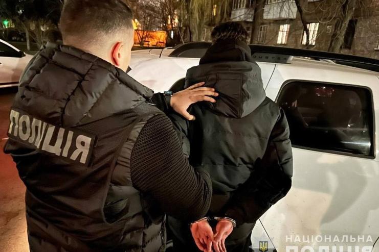 Поліцейські Одещини затримали аферистів, які «продавали» в мережі дрони на потреби ЗСУ