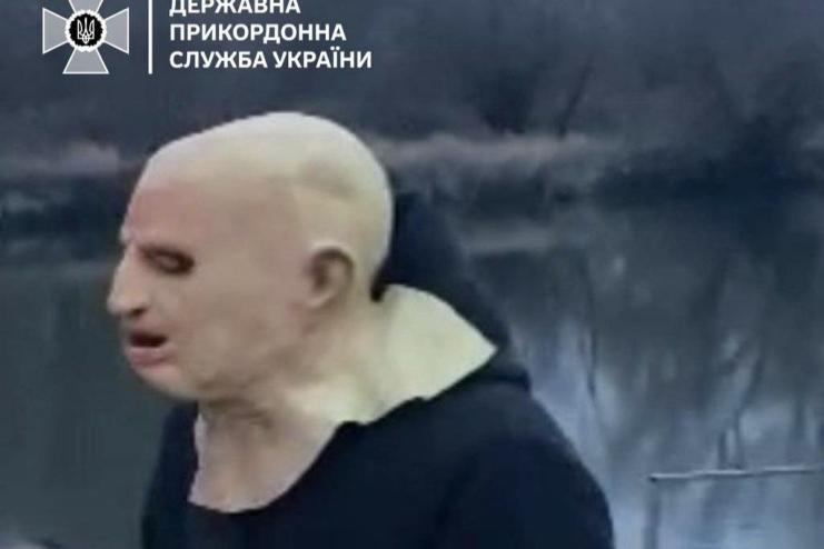 На Одещині чоловік перевтілився у міфічного персонажа і намагався «магічно зникнути» з України в Молдову (відео)