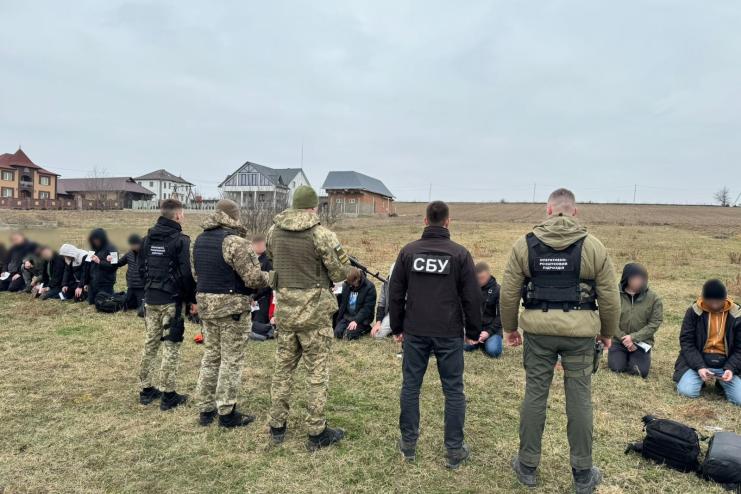 Правоохоронці зупинили чоловічий рейс в Румунію, вартістю 340 000 євро