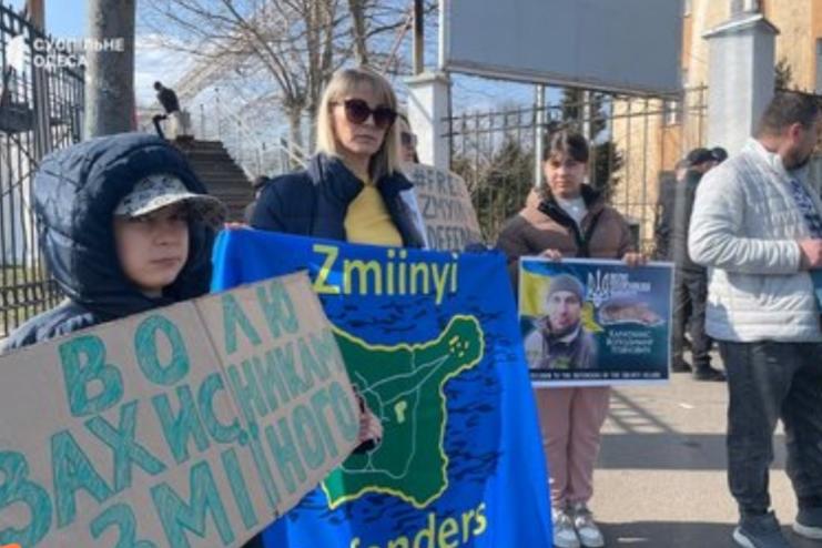 "Чекаємо обмінів": в Одесі відбулась мовчазна акція на підтримку військовополонених