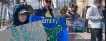"Чекаємо обмінів": в Одесі відбулась мовчазна акція на підтримку військовополонених