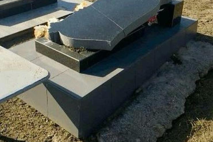 На Одещині молодик пошкодив 10 пам’ятників над могилами своїх односельців
