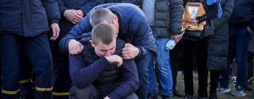 На Одещині попрощались з рятувальником, який загинув внаслідок рактного удару, рятуючи інших