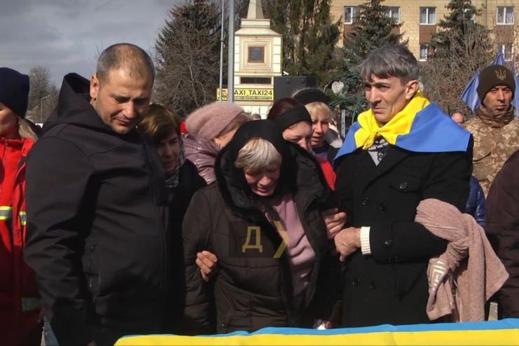 На Одещині чиновники відмовилися допомогти бабусі доставити тіло загиблого на фронті онука в рідне місто (відео) – ЗМІ