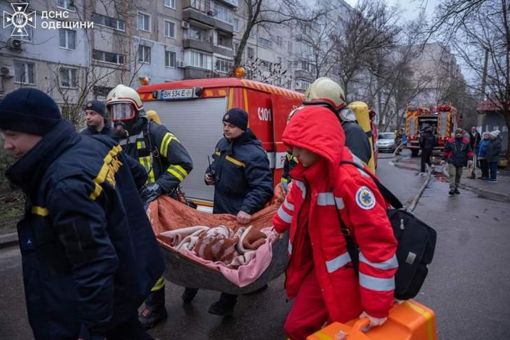 Врятовано 6 людей сьогодні при пожежі в багатоповерхівці в Одесі 