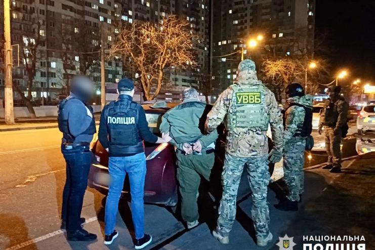 4500 доларів за «непридатність» до військової служби: одесит «допомагав» охочим чоловікам перетнути кордон
