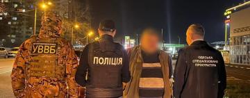 На Одещині правоохоронці викрили зловмисника, який виготовляв фальшиві документи військовозобов’язаним
