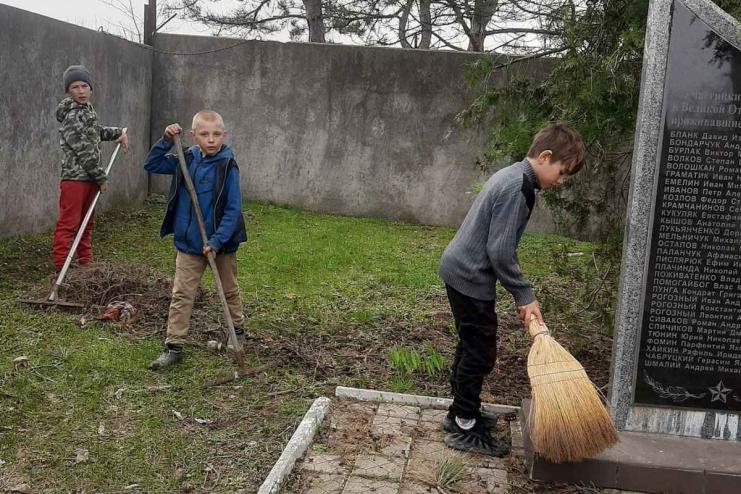 У Бородінській громаді учні сільського ліцею  провели толоку в рідному селі