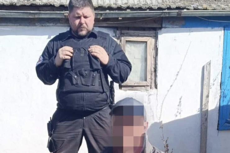 Поки хазяїна не було вдома, виніс цілий мішок господарських речей: в Кілії охоронна фірма затримала злодія