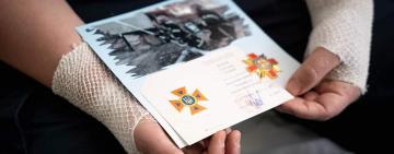 В Одесі 8 рятувальників отримали нагрудні знаки "За відвагу в надзвичайній ситуації"