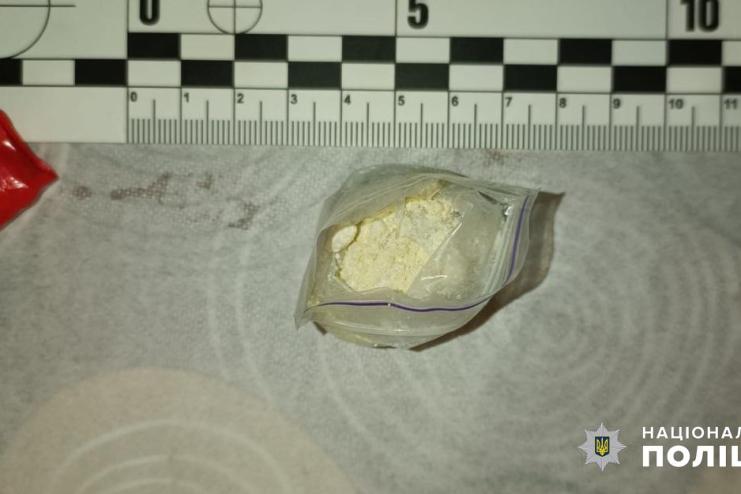 Болградські поліцейські затримали кур’єрку забороненої в обігу особливо небезпечної психотропної речовини