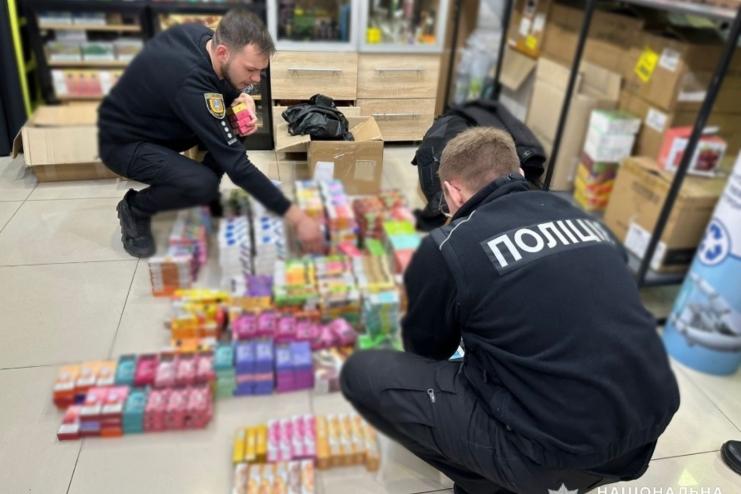 Майже 1000 електронних приладів для куріння вилучено з незаконного обігу