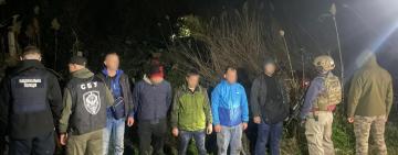 Поліцейські ліквідували нелегальну схему переправляння ухилянтів через річку на Одещині