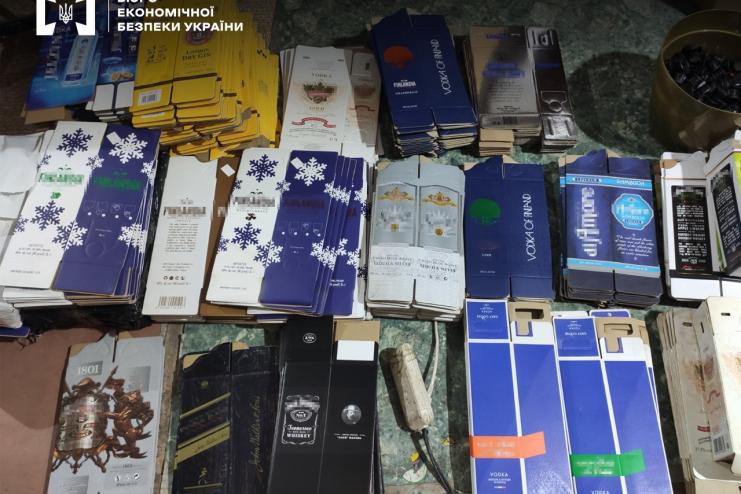  На Одещині судитимуть 3-х чоловіків, які налагодили «кустарне» виробництво горілки