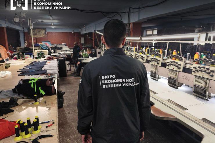 В Одесі викрили велике виробництво «брендового» одягу : БЕБ вилучило майна майже на 2 млн грн