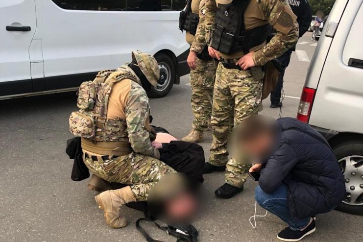 З погрозами вбивства вимагав у знайомого неіснуючий борг у 5 тис дол: поліція затримала одесита