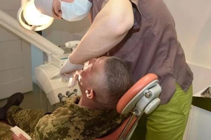 Безоплатне зубопротезування для військових та ветеранів: де і як отримати послуги