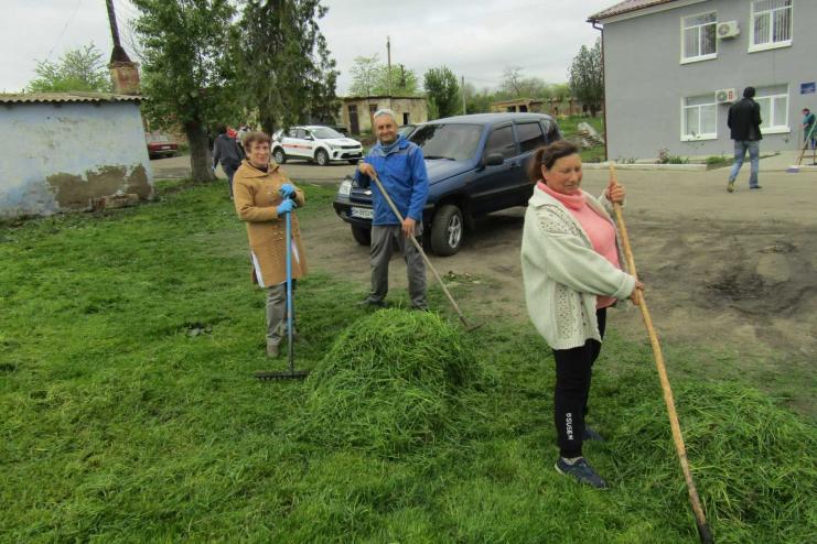 У  Бородіно до Великодня зробили генеральне прибирання