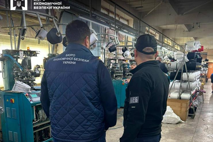 Викрили виробництво підробок брендового одягу та взуття на Одещині