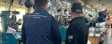 Викрили виробництво підробок брендового одягу та взуття на Одещині