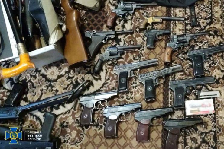 Серед них фігуранти з Одещини: СБУ затримала банду «чорних зброярів"