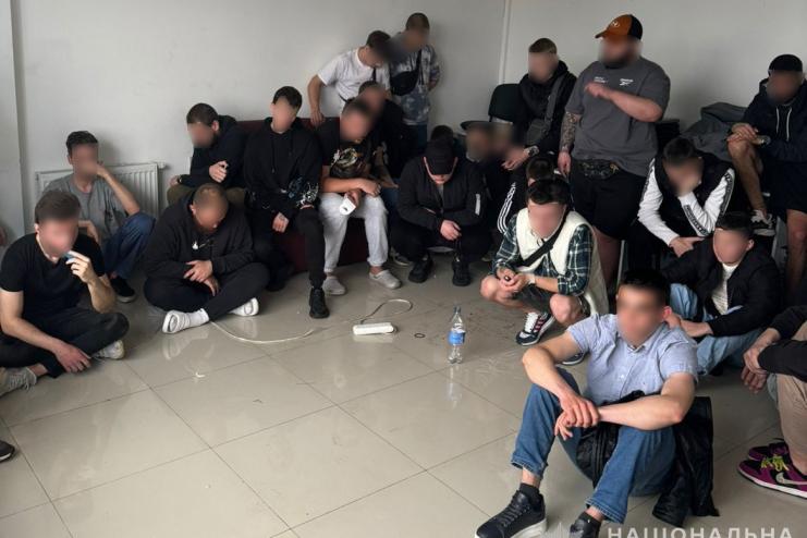 Викрадали кошти з рахунків іноземців: в Одесі ліквідували масштабний call-центр